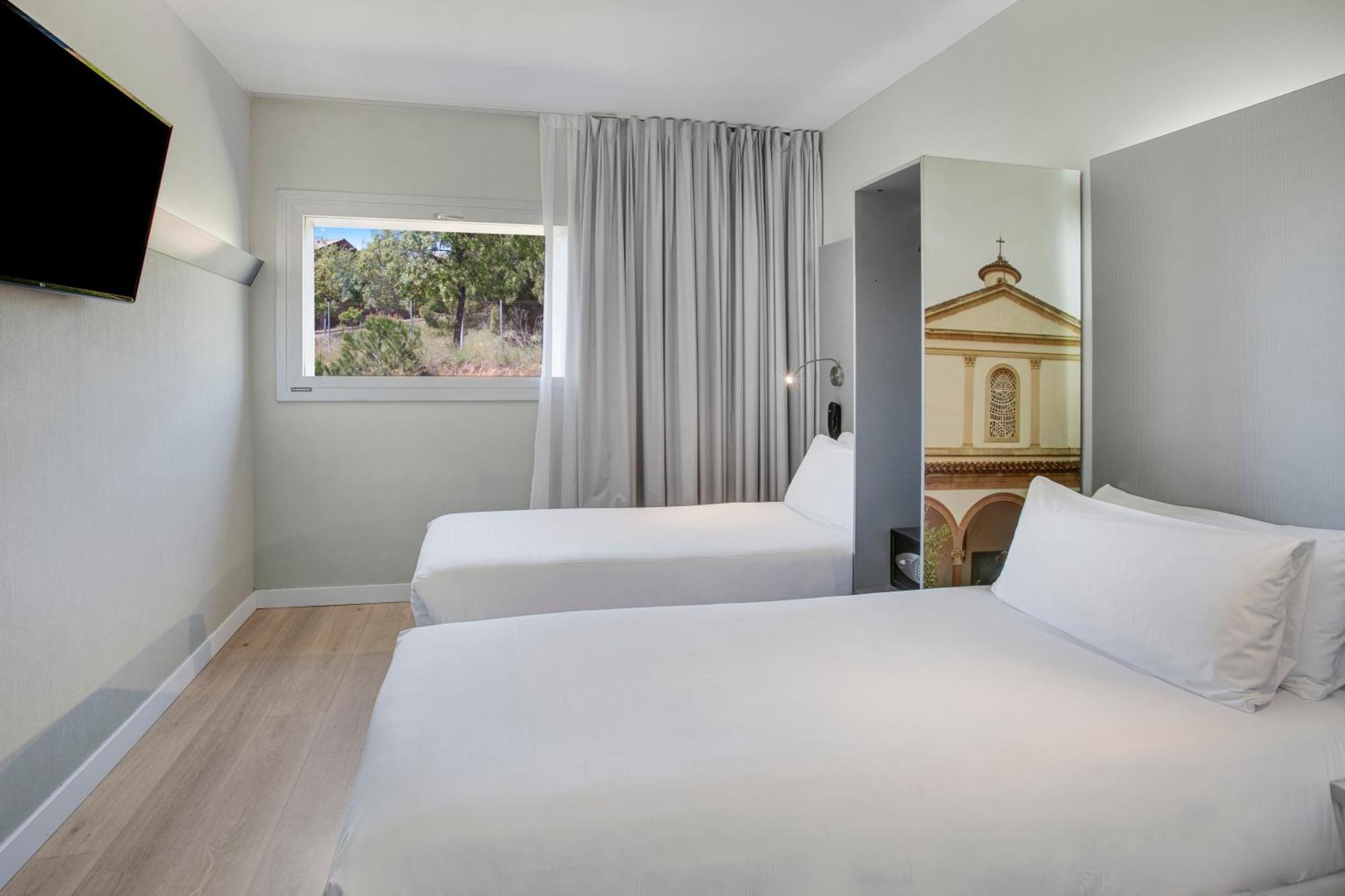 บี แอนด์ บี โฮเต็ล กราโนเยอร์ Hotel Les Franqueses del Valles ภายนอก รูปภาพ