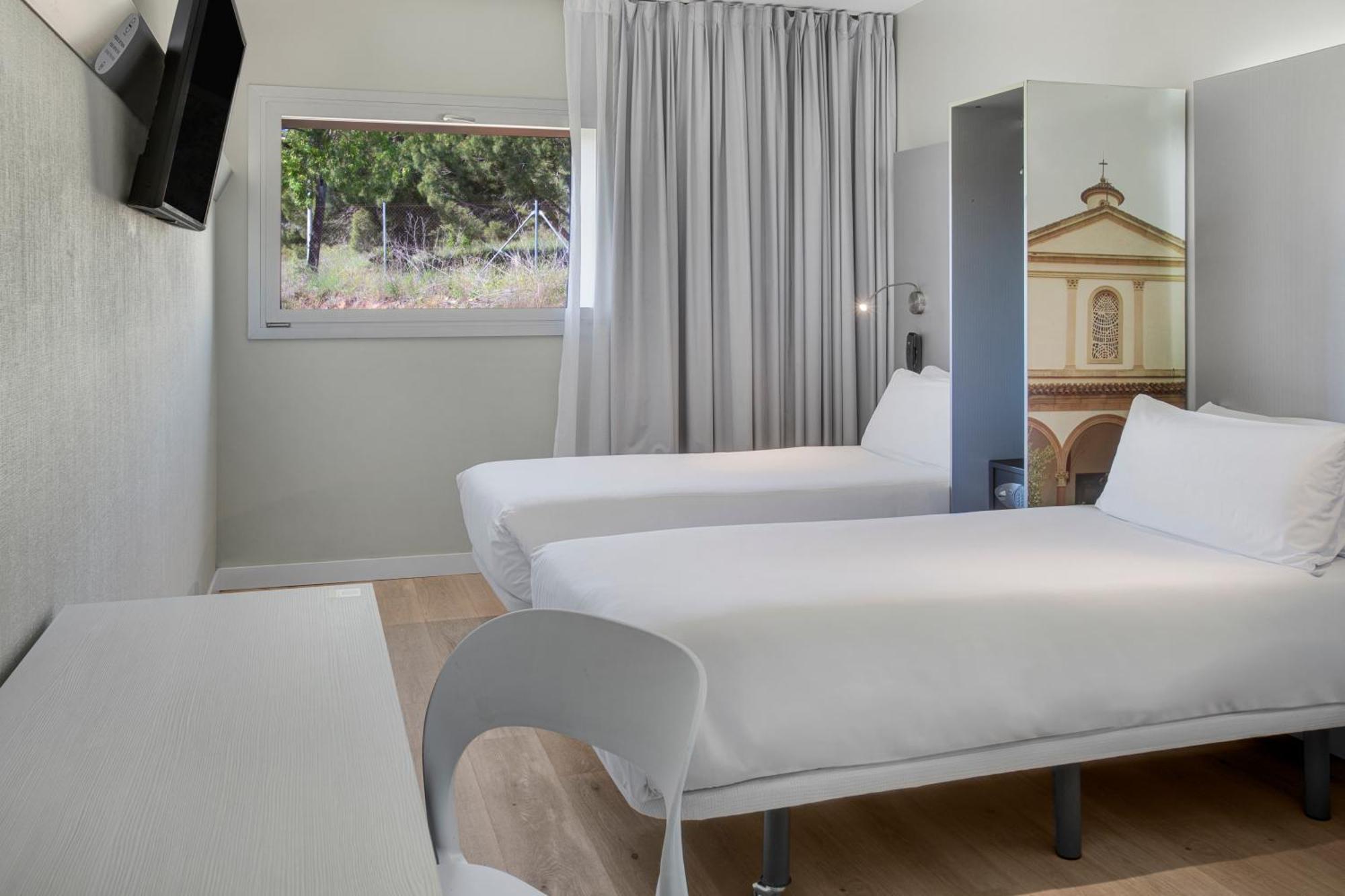 บี แอนด์ บี โฮเต็ล กราโนเยอร์ Hotel Les Franqueses del Valles ภายนอก รูปภาพ